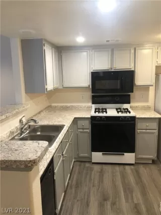 Photo #4: 2290367 Listing