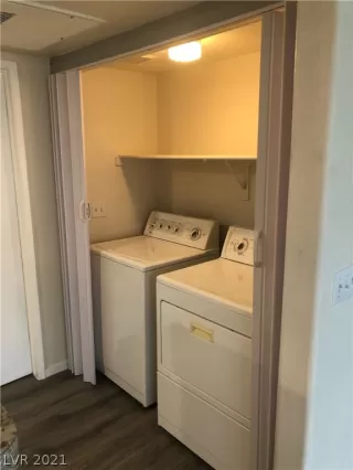 Photo #6: 2290367 Listing