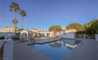 Photo #3: 2290395 Listing