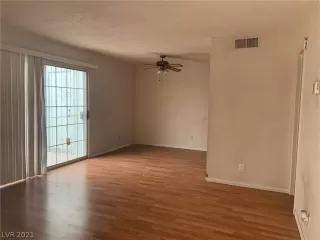 Photo #1: 2290403 Listing