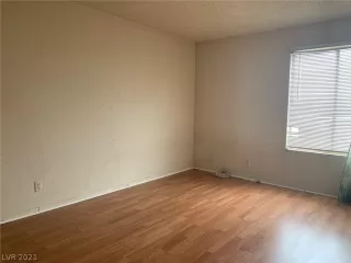 Photo #4: 2290403 Listing