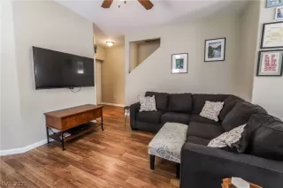 Photo #5: 2290458 Listing 