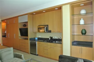 Photo #5: 2290511 Listing