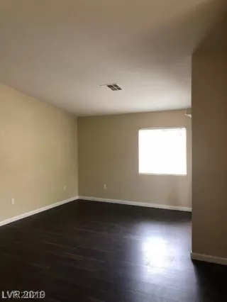 Photo #2: 2290532 Listing