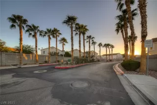 Photo #3: 2290541 Listing