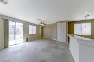 Photo #6: 2290541 Listing