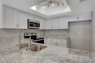 Photo #6: 2290542 Listing