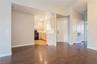 Photo #1: 2290566 Listing