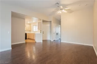 Photo #2: 2290566 Listing