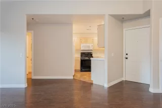 Photo #3: 2290566 Listing