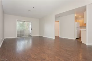 Photo #4: 2290566 Listing