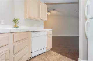 Photo #6: 2290566 Listing