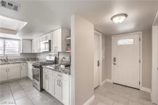 Photo #5: 2290583 Listing 