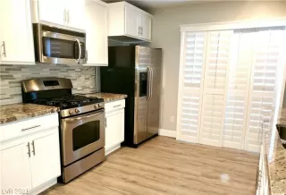 Photo #1: 2290587 Listing