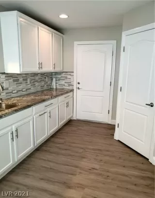 Photo #2: 2290587 Listing