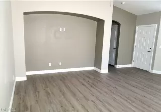 Photo #3: 2290587 Listing