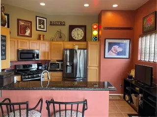 Photo #2: 2290593 Listing