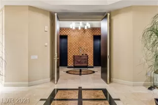 Photo #4: 2290602 Listing