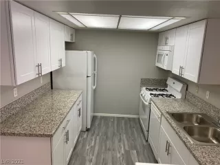 Photo #4: 2290632 Listing 