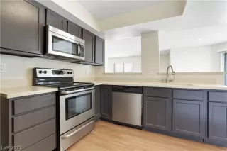 Photo #4: 2290643 Listing 