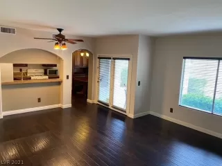 Photo #3: 2290707 Listing