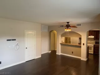 Photo #5: 2290707 Listing