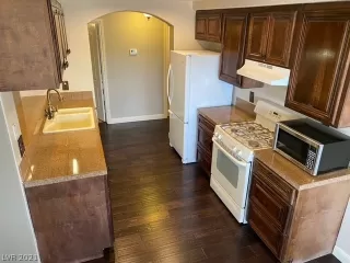 Photo #6: 2290707 Listing