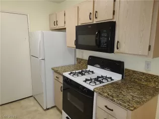 Photo #3: 2290748 Listing