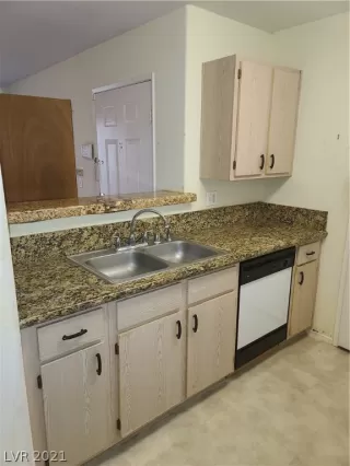 Photo #4: 2290748 Listing