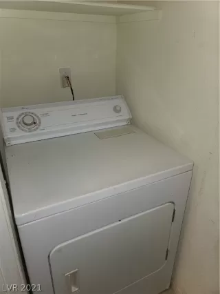 Photo #5: 2290748 Listing