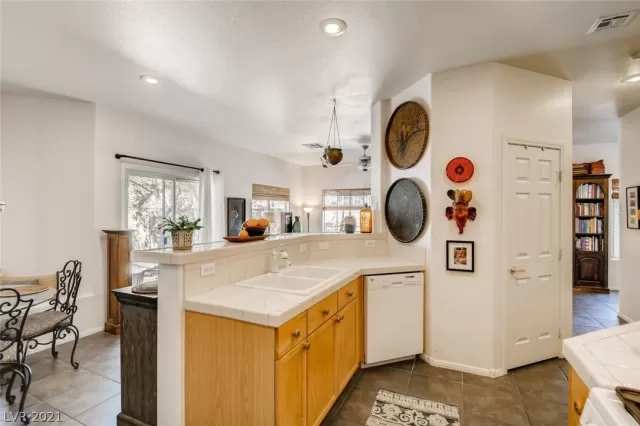 MLS: 2290771 Condo For Sale