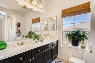 Photo #4: 2290771 Listing