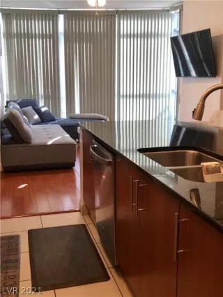 Photo #3: 2290780 Listing