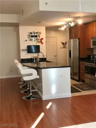 Photo #4: 2290780 Listing