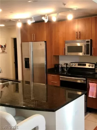 Photo #5: 2290780 Listing