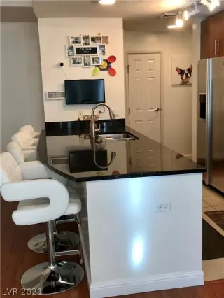 Photo #6: 2290780 Listing