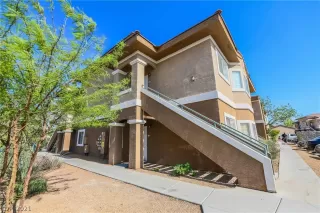 Photo #2: 2290819 Listing