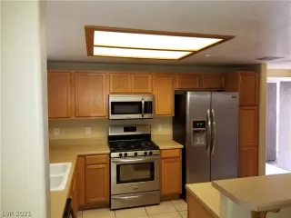 Photo #4: 2290819 Listing