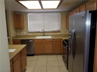 Photo #5: 2290819 Listing