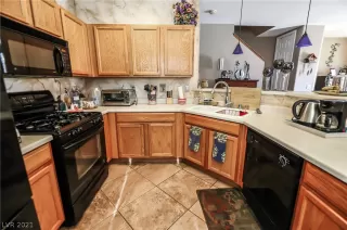 Photo #5: 2290829 Listing