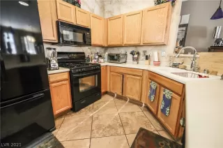 Photo #6: 2290829 Listing