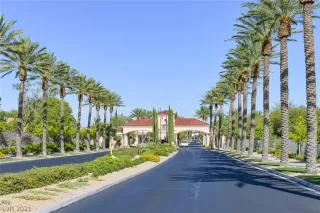 Photo #1: 2290835 Listing