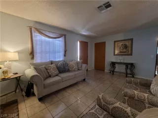 Photo #2: 2290840 Listing