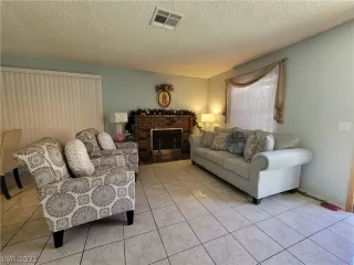 Photo #3: 2290840 Listing