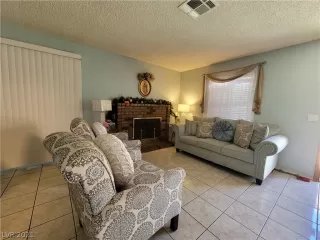 Photo #6: 2290840 Listing