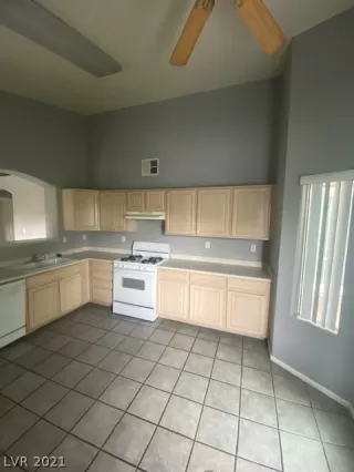 Photo #6: 2290858 Listing 