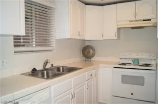 Photo #6: 2290861 Listing