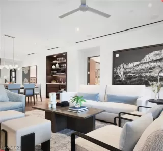 Photo #1: 2290878 Listing