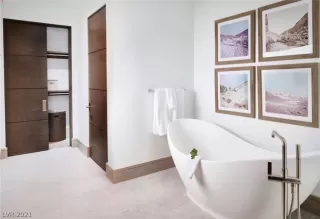 Photo #3: 2290878 Listing