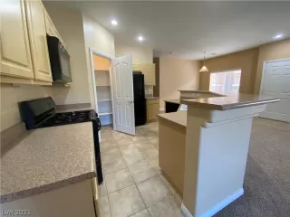 Photo #1: 2290893 Listing